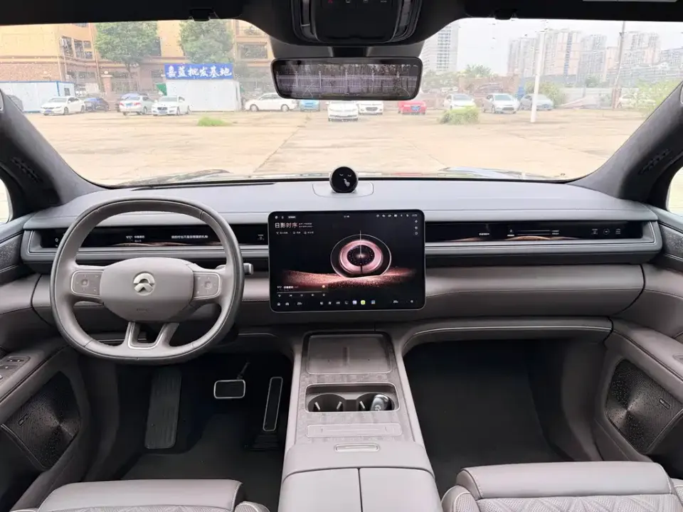 Nio ES8