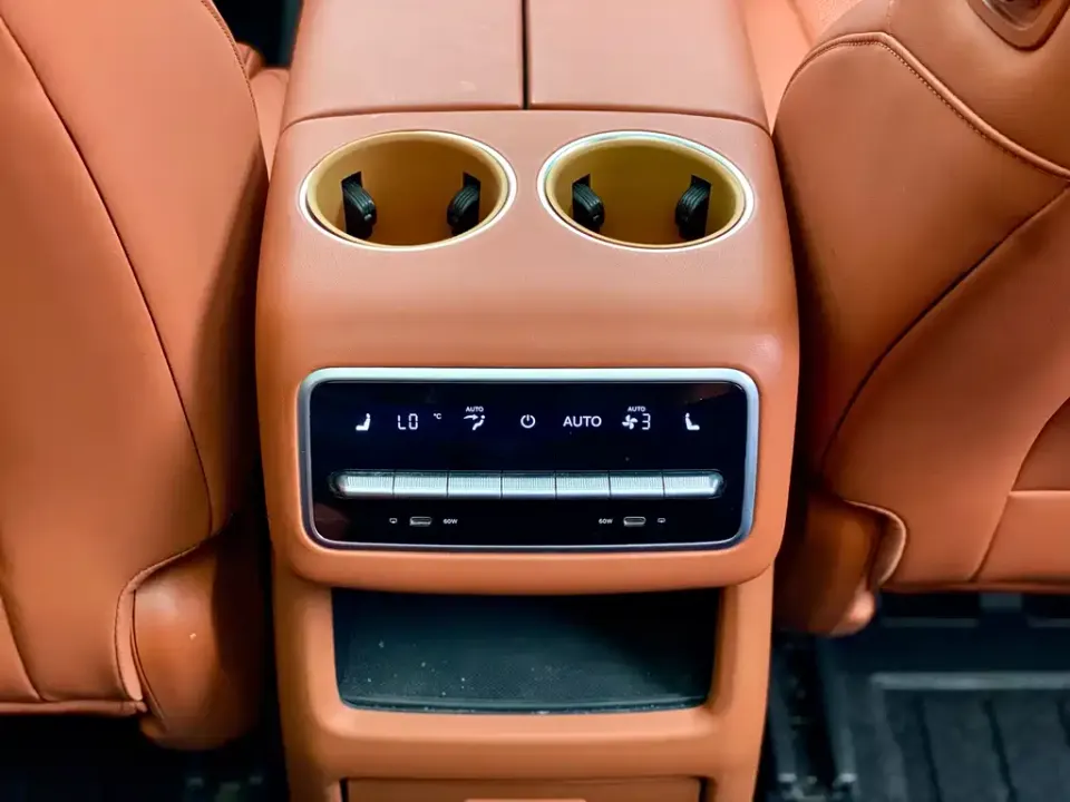 Li Li L8
