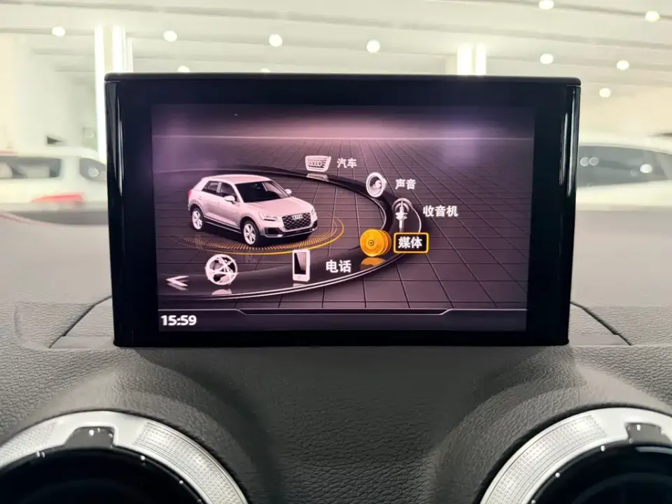 Audi Q2L