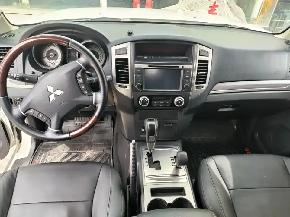 Mitsubishi Pajero (Import)