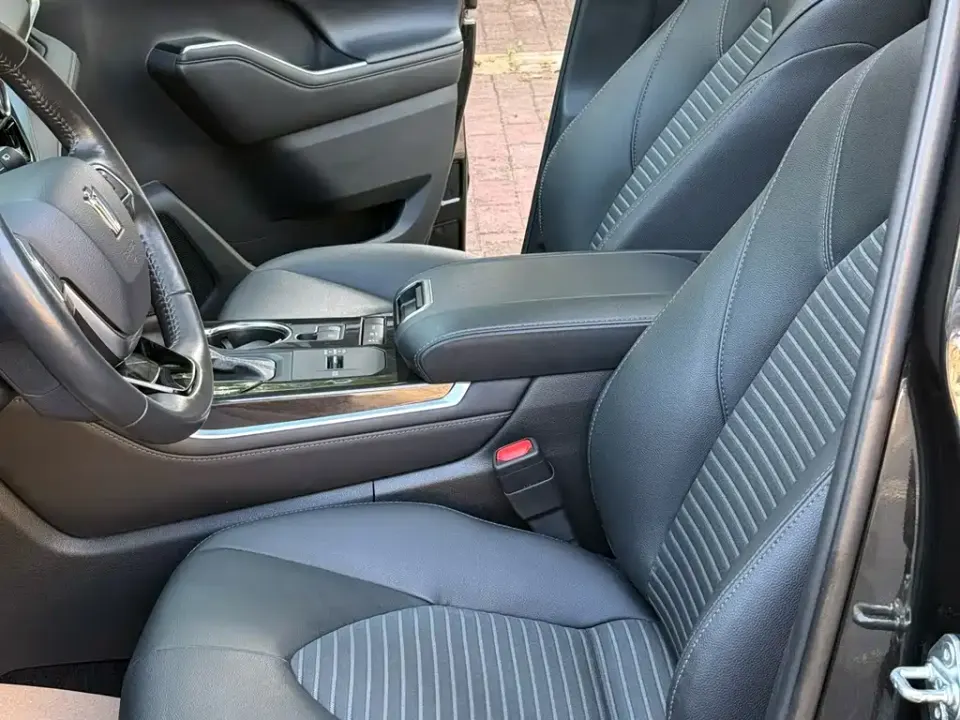 Toyota Crown Kluger