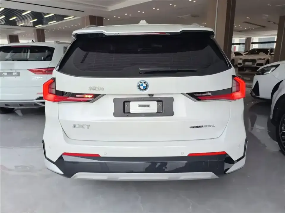 BMW iX1