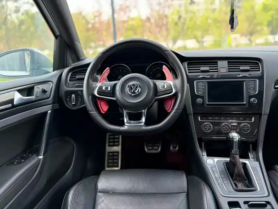 Volkswagen Golf GTI