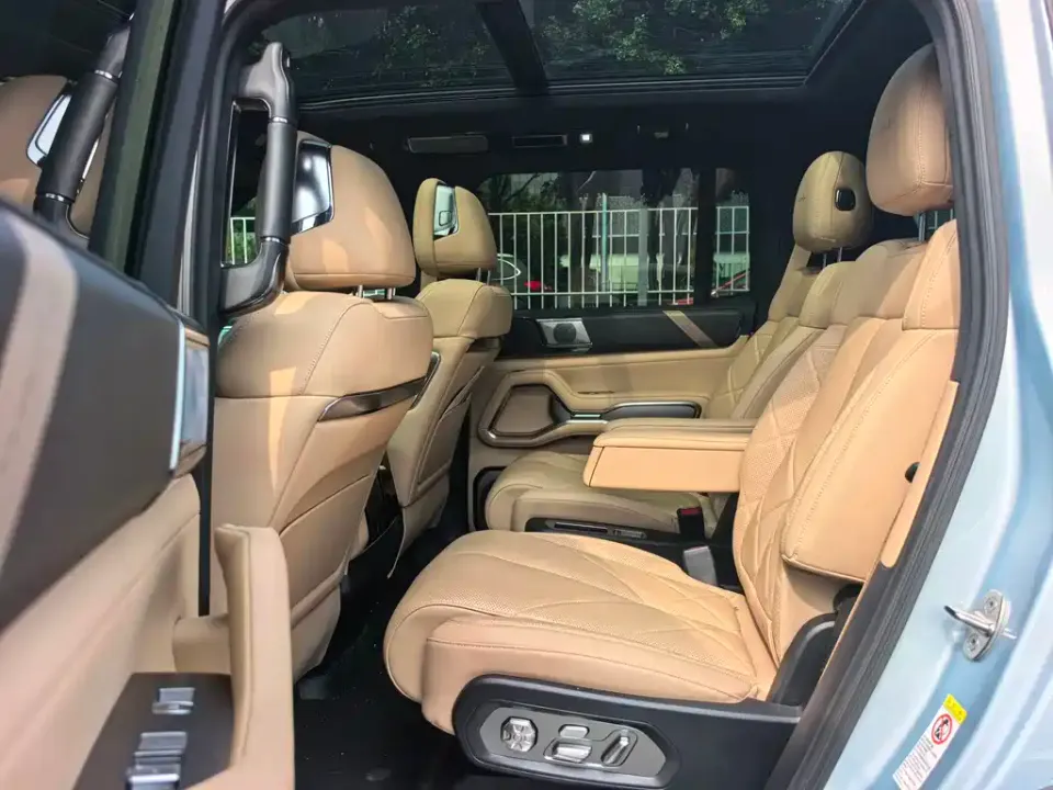 Fang Cheng Bao Leopard 8