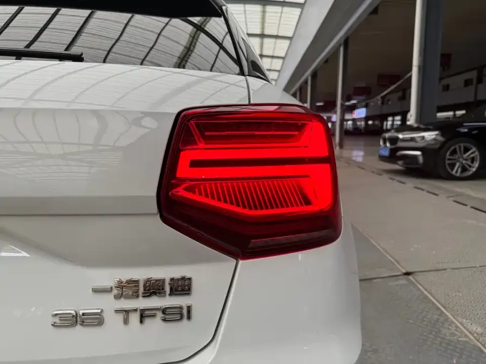Audi Q2L