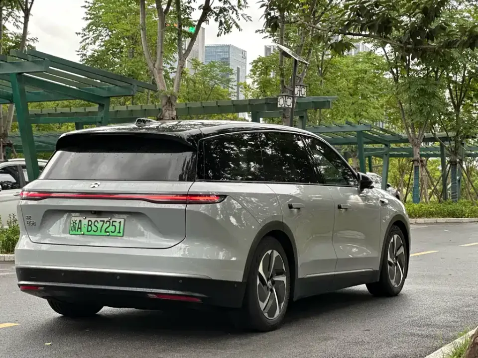 Nio ES8