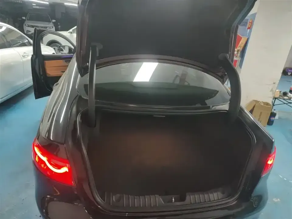 Jaguar XFL