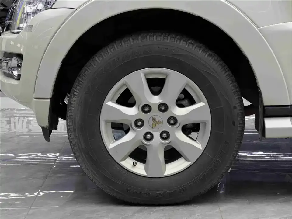 Mitsubishi Pajero (Import)