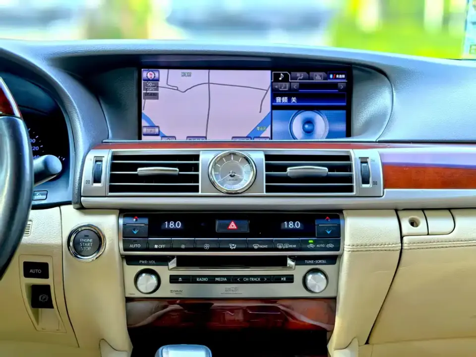 Lexus LS