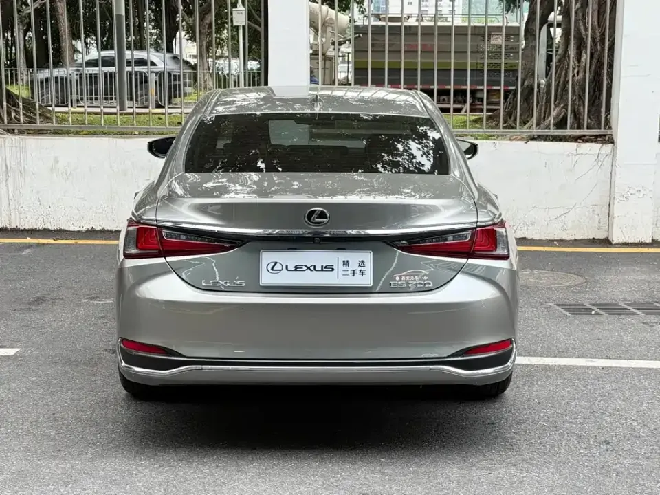 Lexus ES