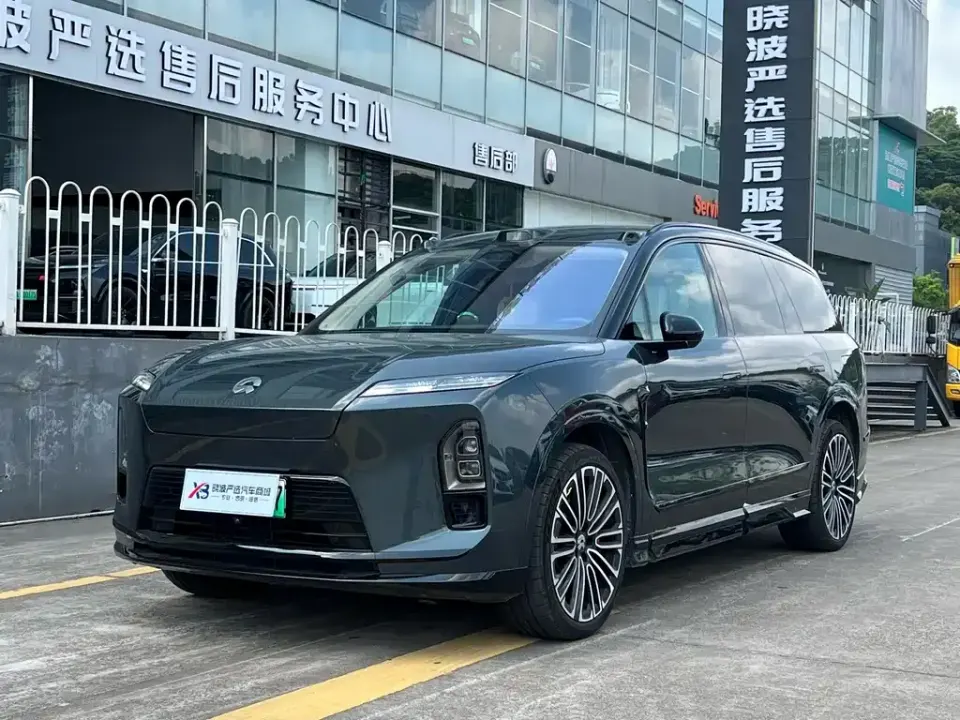 Nio ES8