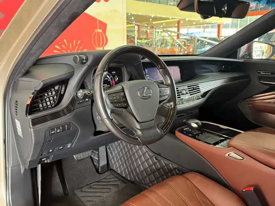 Lexus LS