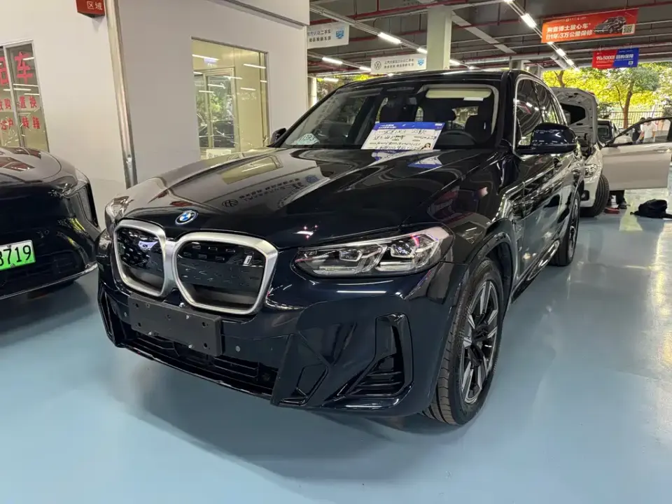 BMW iX3