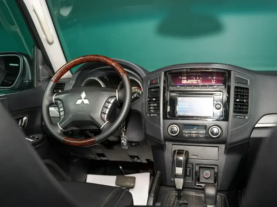 Mitsubishi Pajero (Import)