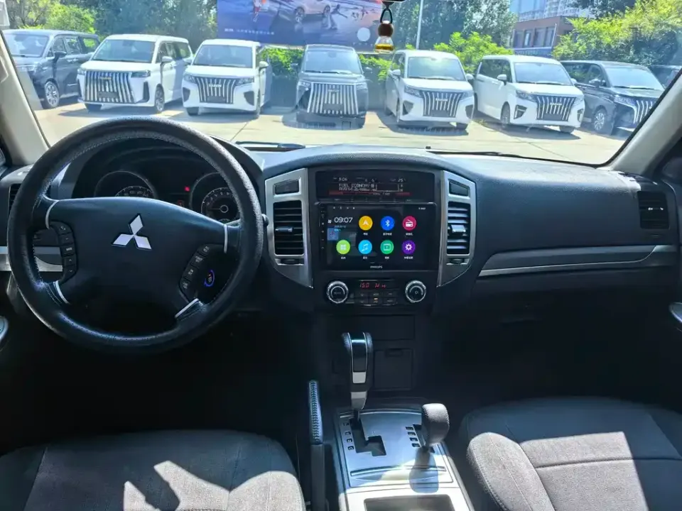 Mitsubishi Pajero (Import)