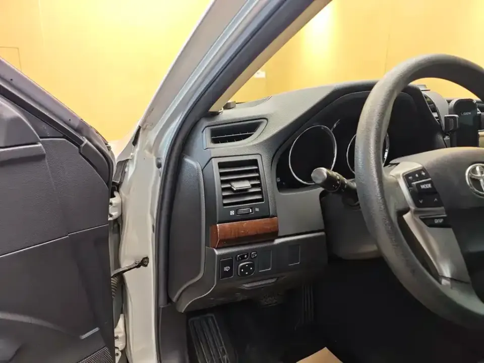 Toyota Reiz