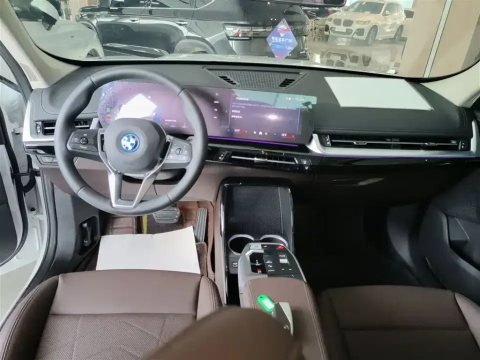 BMW iX1