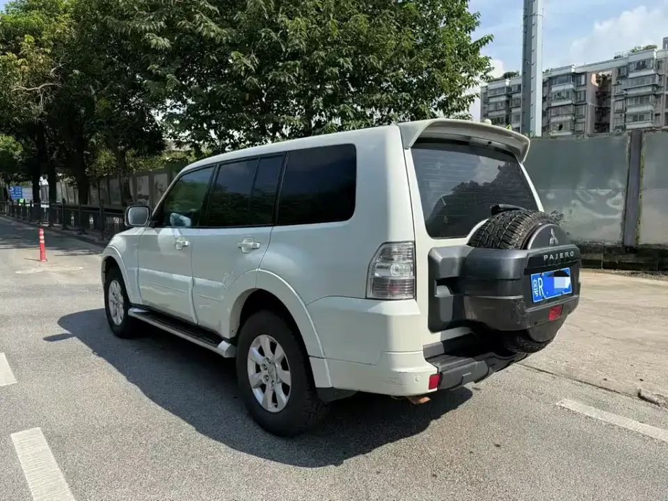 Mitsubishi Pajero (Import)
