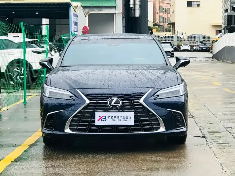 Lexus ES