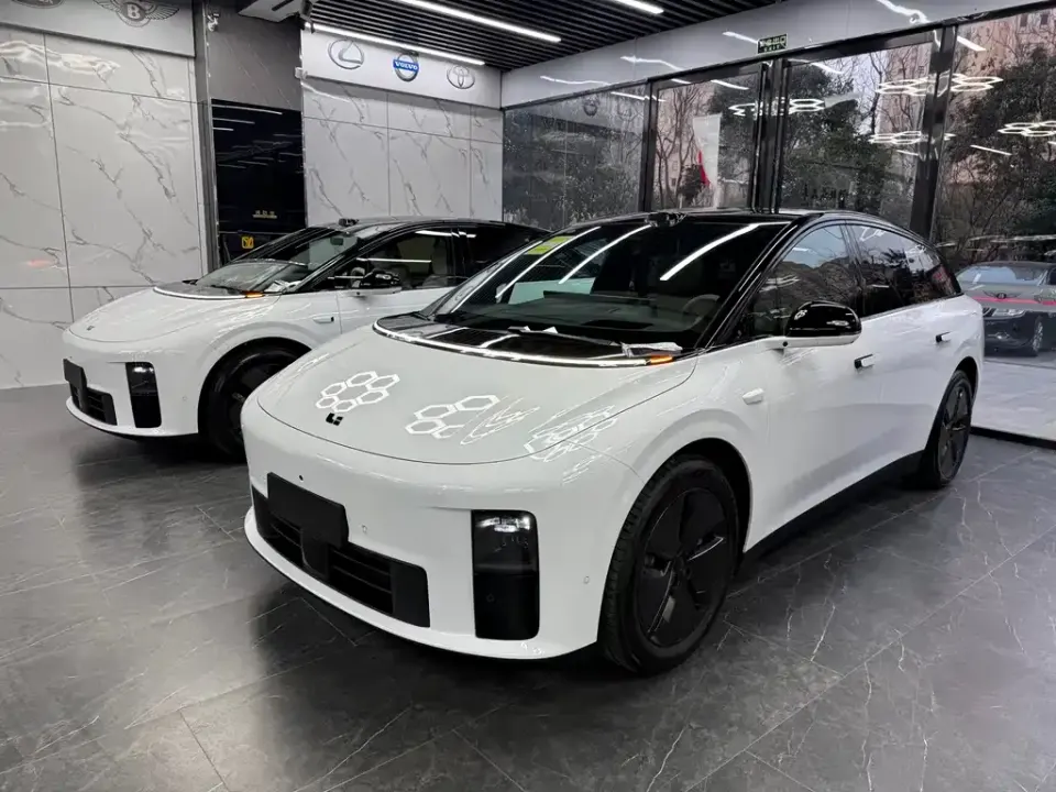 Li Li i6