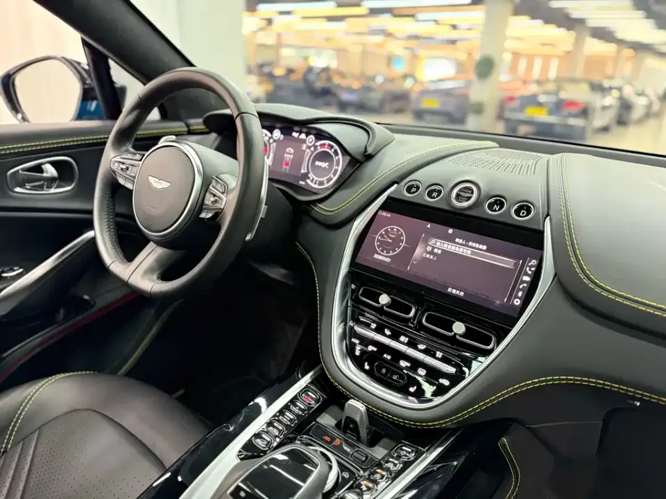 Aston Martin DBX
