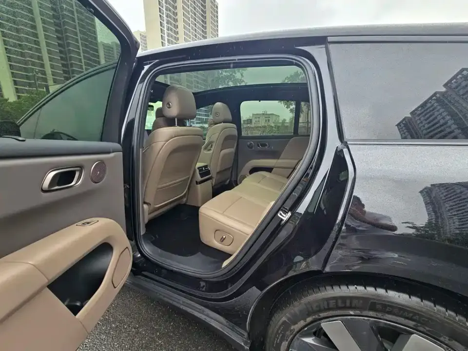 Li Li i6