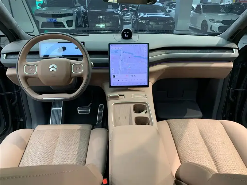 Nio ES8