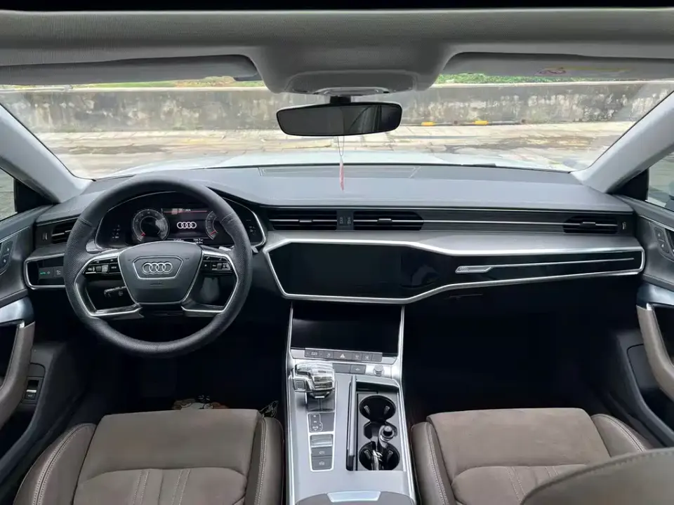 Audi A7L