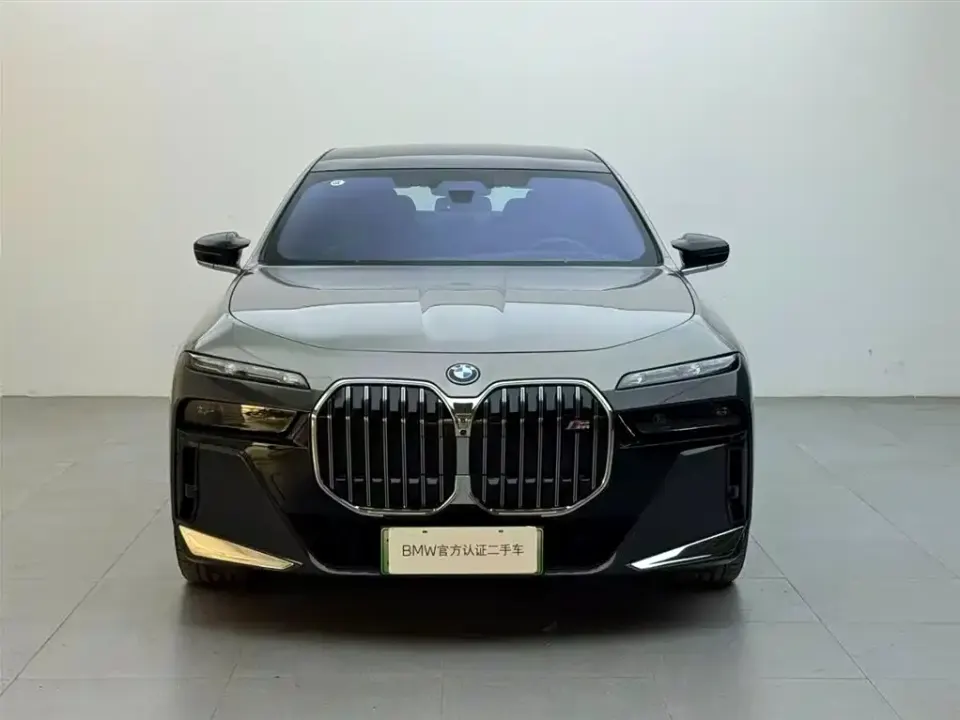 BMW i7 M70L
