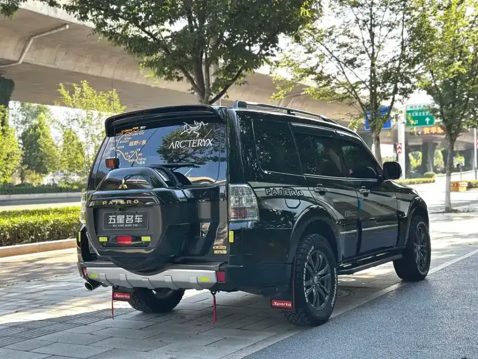 Mitsubishi Pajero (Import)