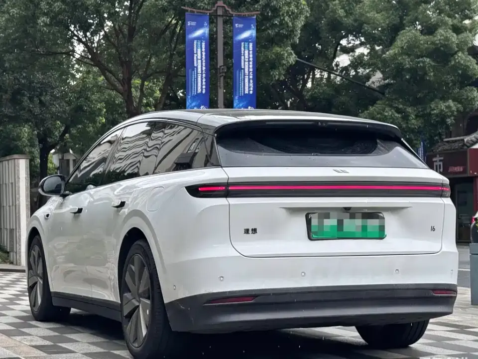 Li Li i6