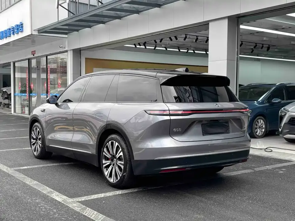 Nio ES8