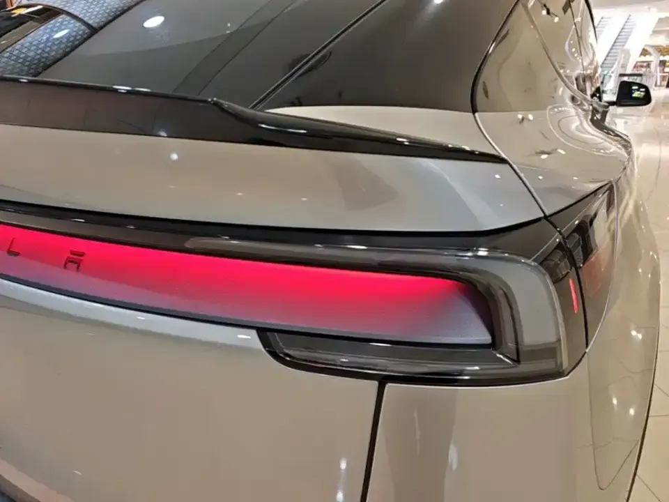 Tesla Model Y L