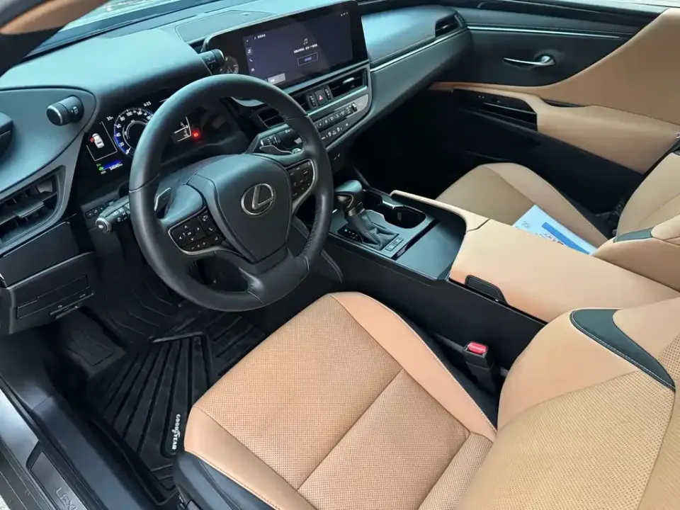 Lexus ES