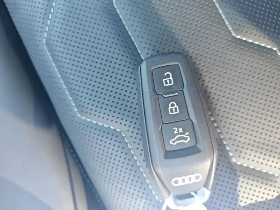 Audi Q6L e-tron