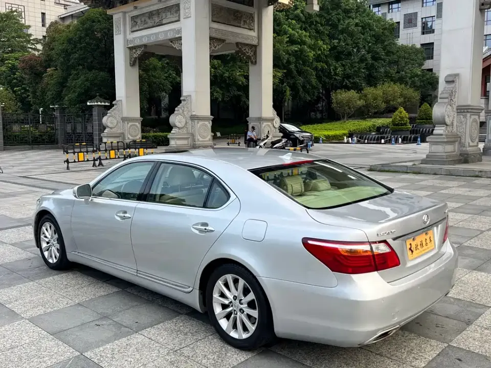 Lexus LS