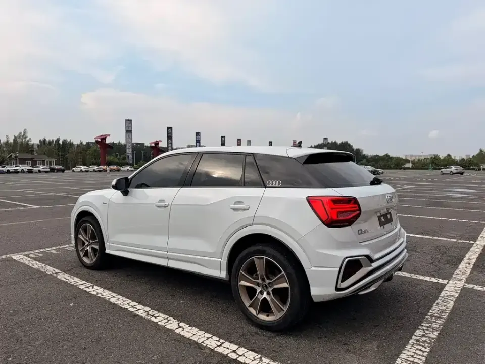 Audi Q2L