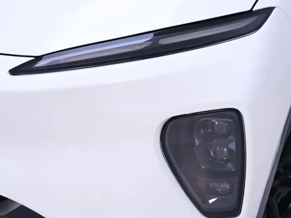 Nio ES8