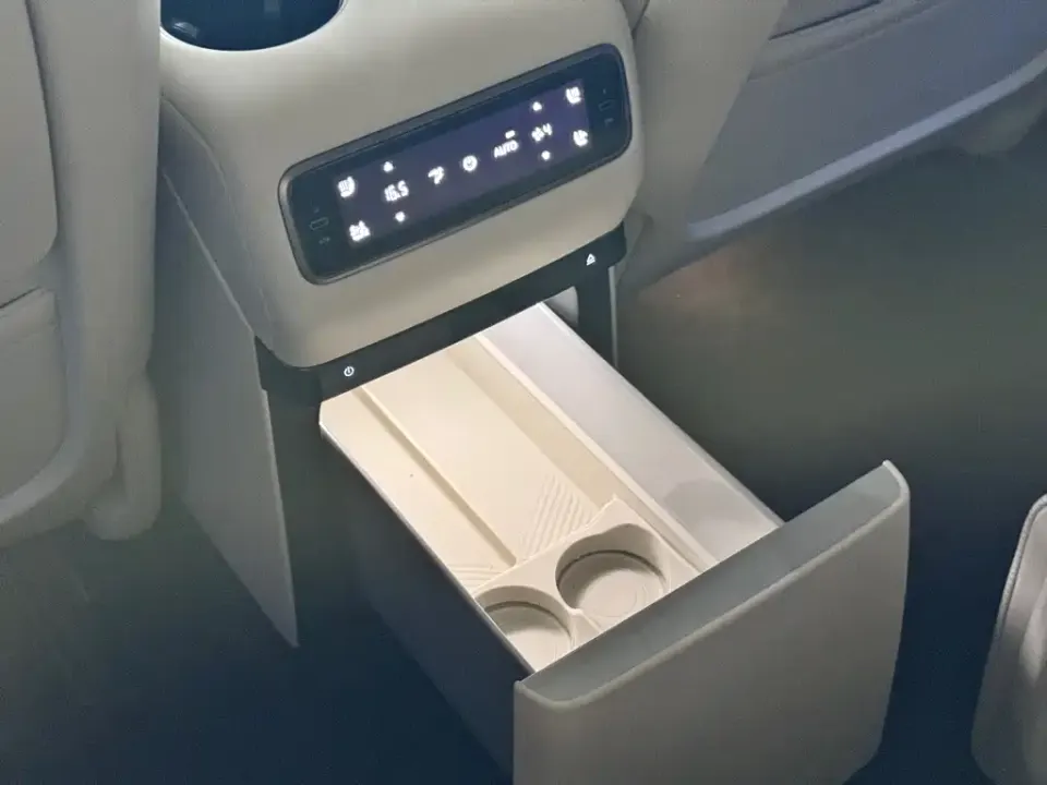 Li Li i8