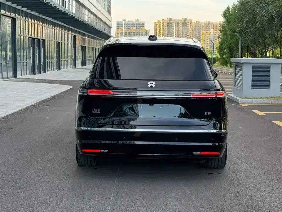 Nio ES8