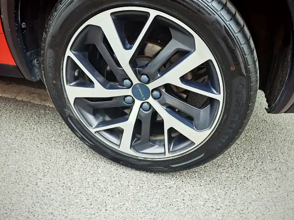 Lynk & Co 01